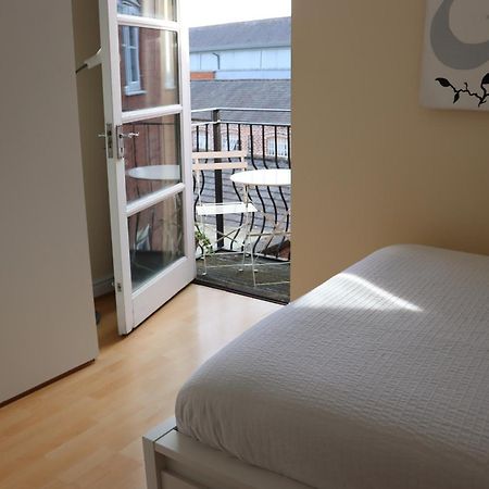 Scandinavian City Centre Apartment Устър Екстериор снимка