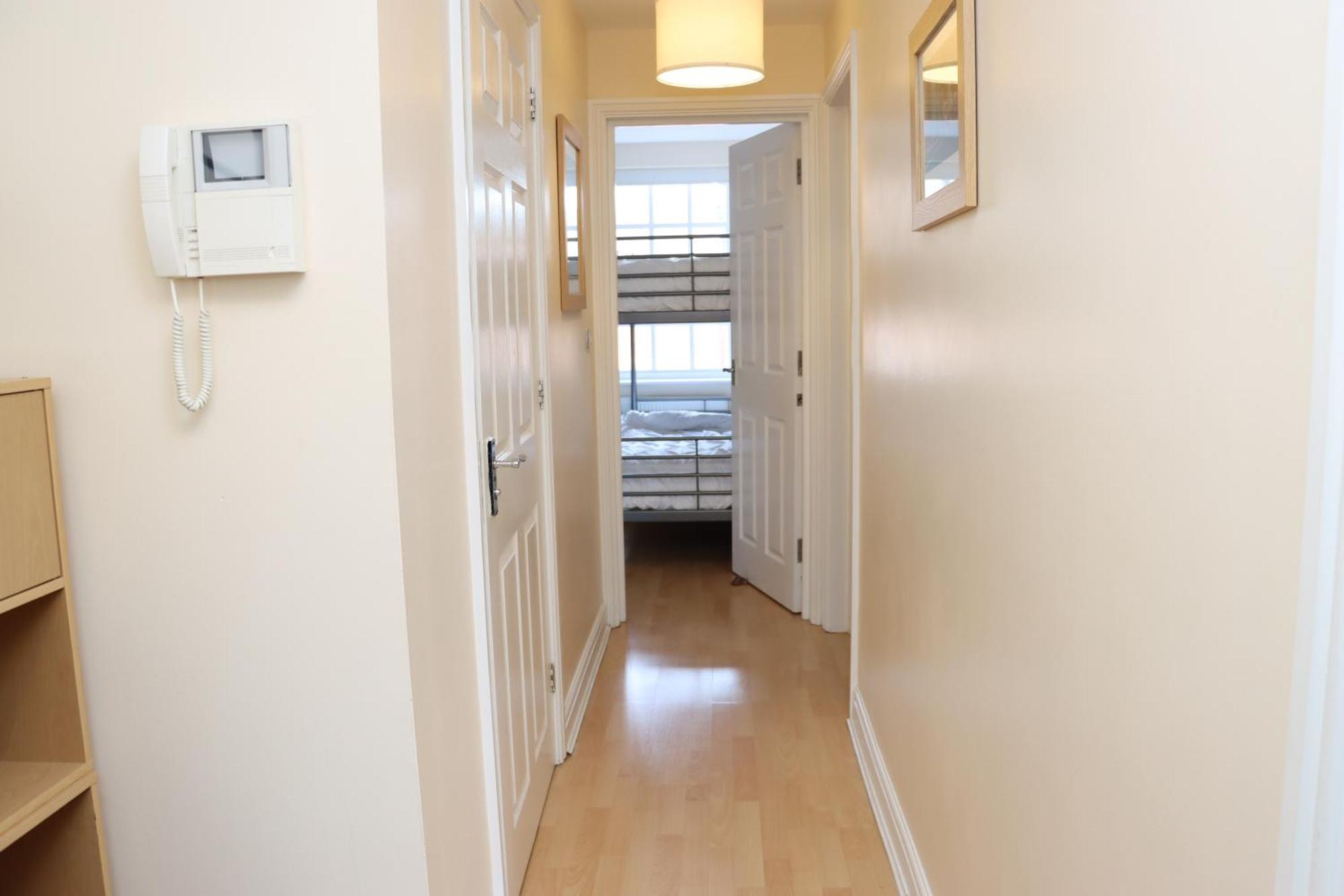 Scandinavian City Centre Apartment Устър Екстериор снимка