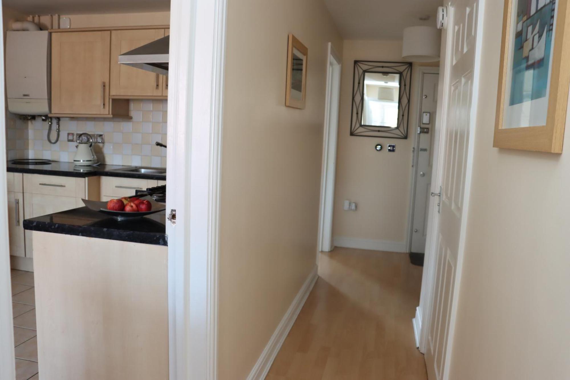 Scandinavian City Centre Apartment Устър Екстериор снимка