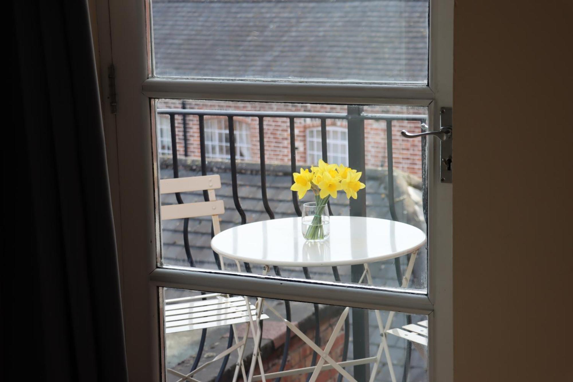 Scandinavian City Centre Apartment Устър Екстериор снимка