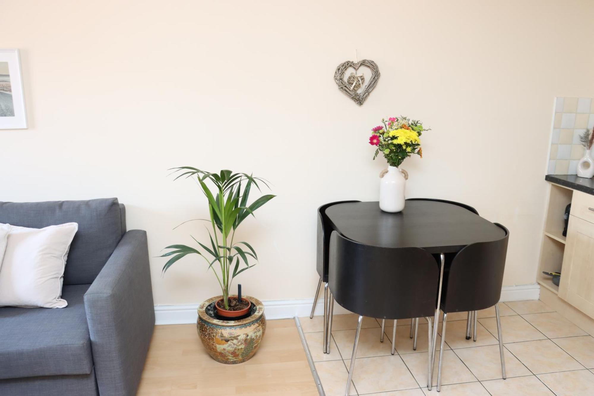 Scandinavian City Centre Apartment Устър Екстериор снимка