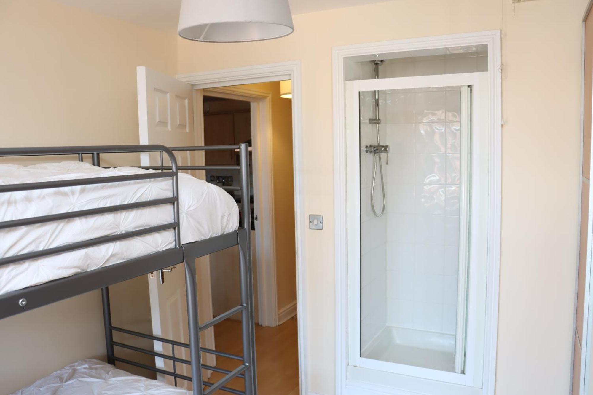 Scandinavian City Centre Apartment Устър Екстериор снимка