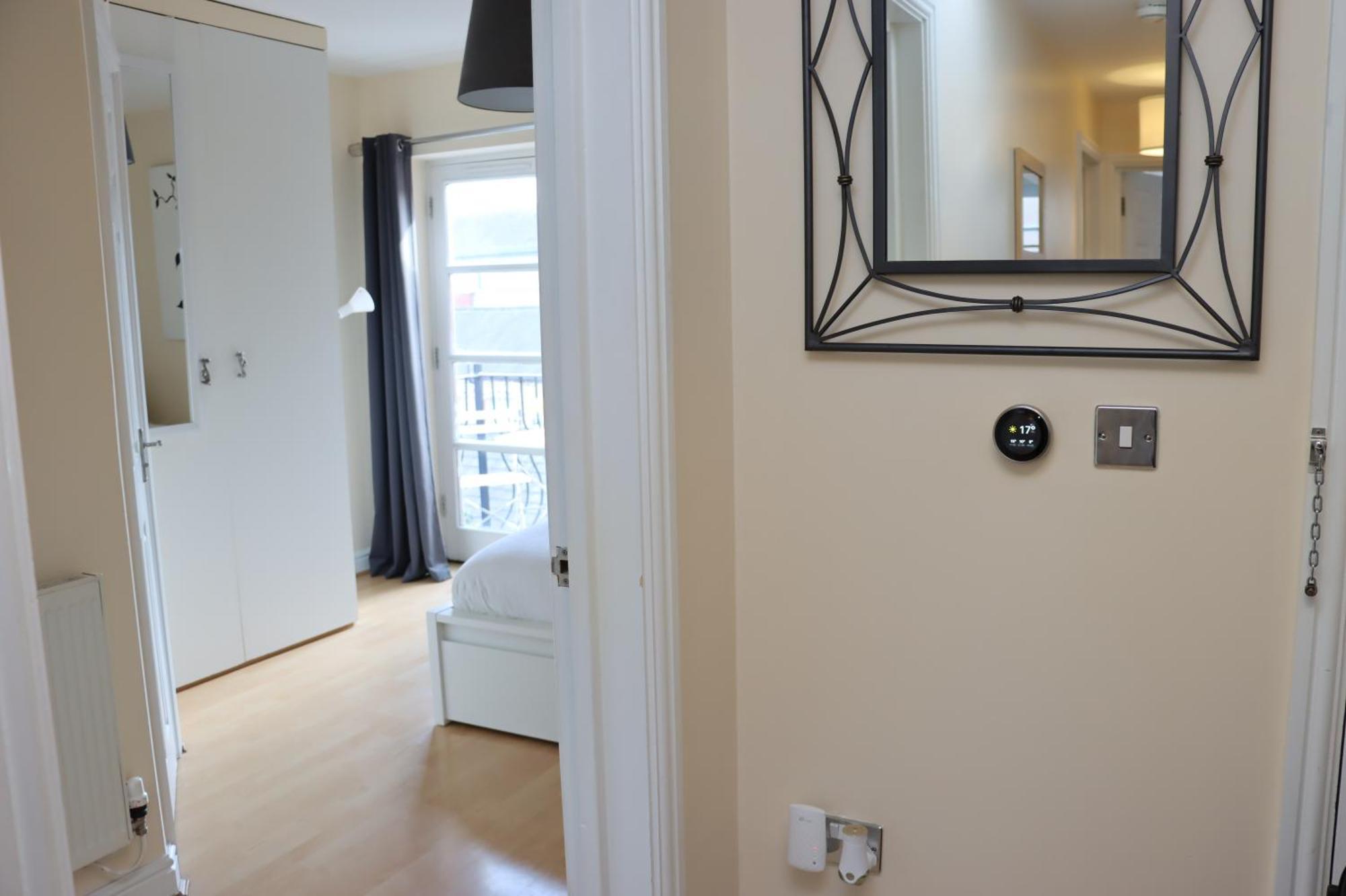 Scandinavian City Centre Apartment Устър Екстериор снимка