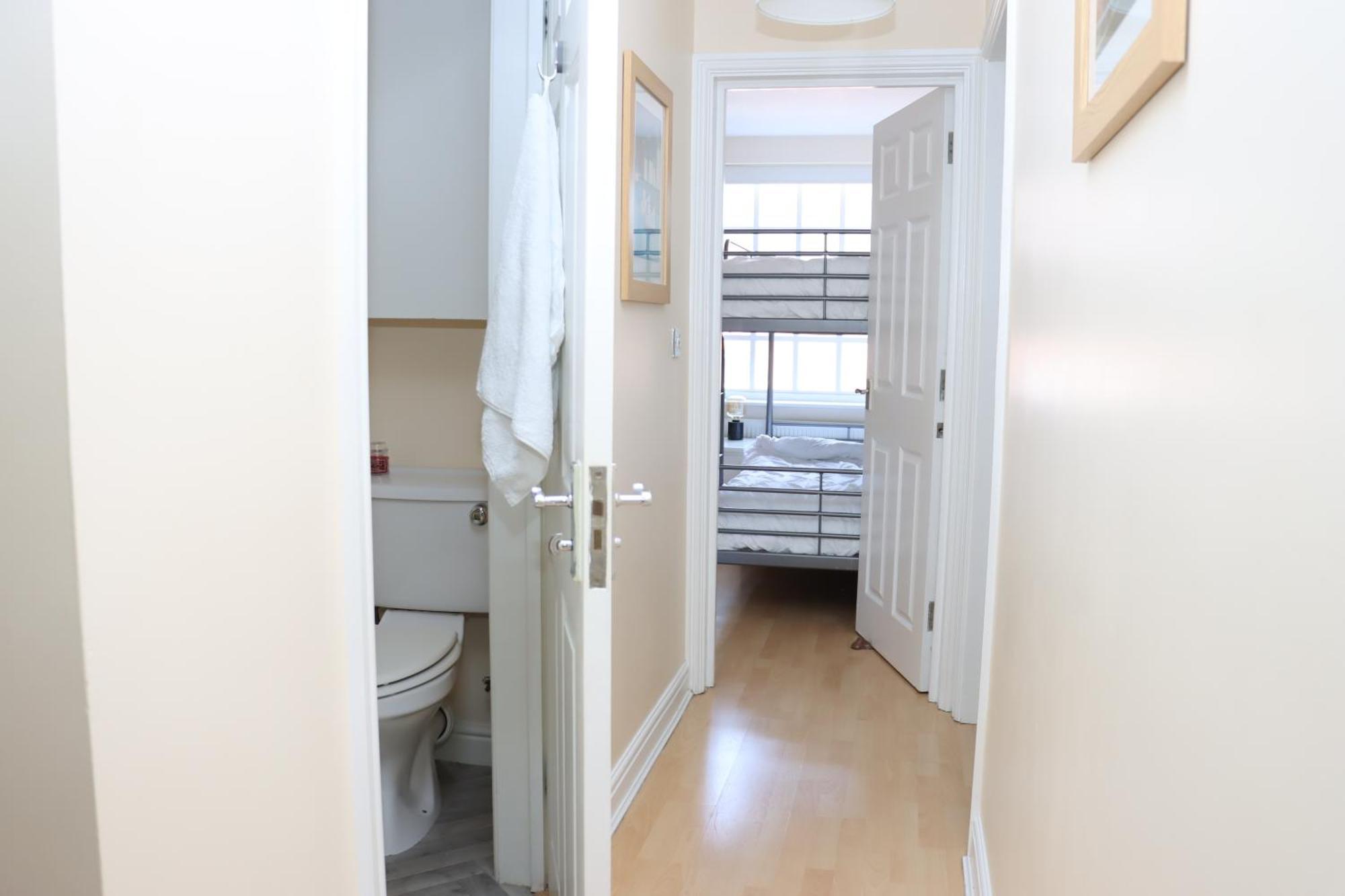 Scandinavian City Centre Apartment Устър Екстериор снимка